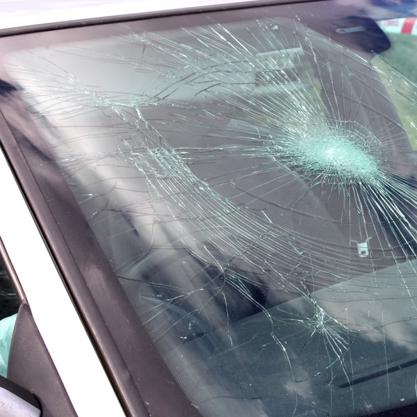 what auto glass replacement technician to contact and how much does it cost to fix windshield  in New Jersey